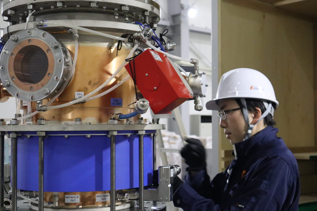Fusion Engineer handling a gyrotorn